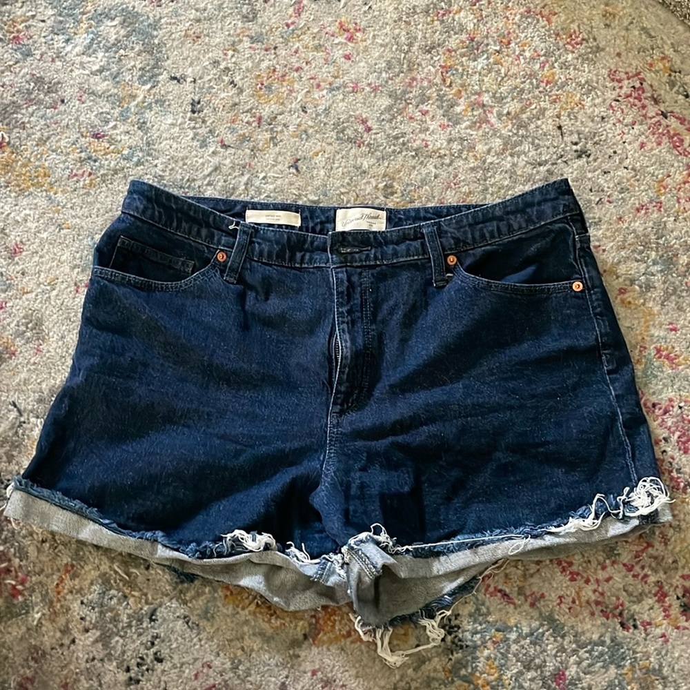 🛍️2/$20 High waist Universal Thread dark wash shorts